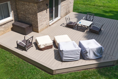 Mid-sized trendy backyard ground level deck photo in Detroit