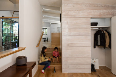 Example of a mid-century modern entryway design in San Francisco