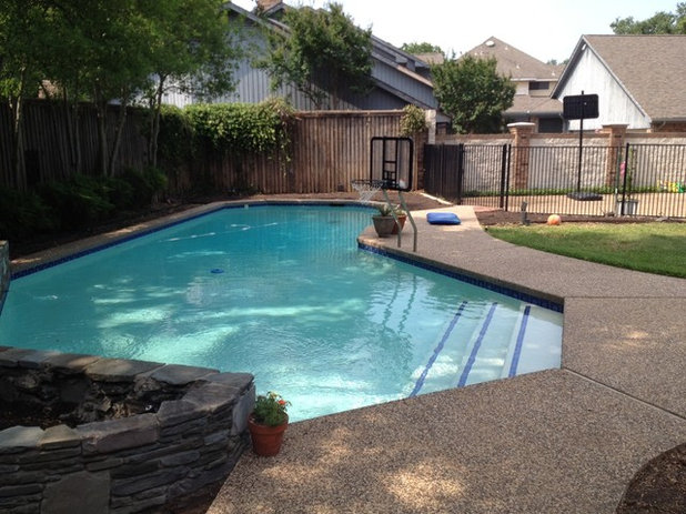 Traditional  by Pool Environments, Inc.