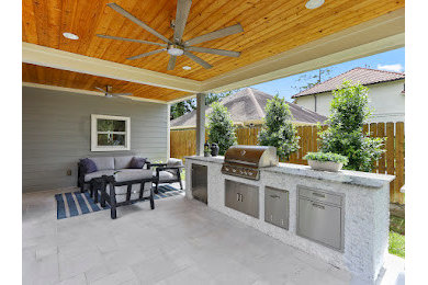 Inspiration for a transitional patio remodel in Houston