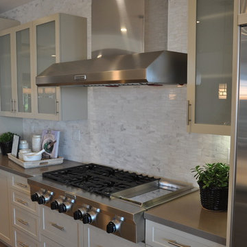 Contemporary Coastal Kitchen