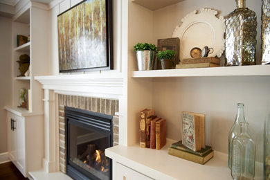 Kitchen - traditional kitchen idea in Ottawa