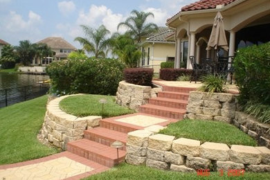 Inspiration for a traditional landscaping in Houston.