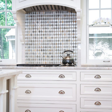Bright Kitchen with Custom Range Hood and Mosaic Backsplash – North Shore MA