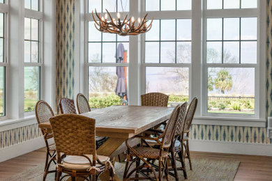 Example of a dining room design in Orlando