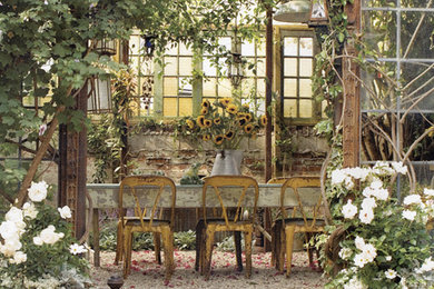 Inspiration for an eclectic patio remodel in Los Angeles