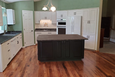 Kitchen - kitchen idea in Minneapolis
