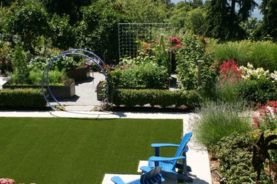 Design ideas for a mid-sized contemporary full sun backyard gravel vegetable garden landscape in Seattle for summer.