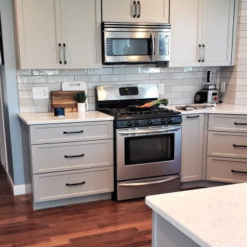 Starmark Kitchen in Maple Stratford Portabella w/ Hickory Mocha Floating Shelves