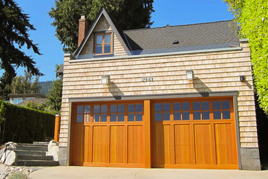 Exterior home idea in Vancouver