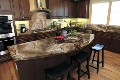 Kitchen - kitchen idea in Miami