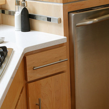 Door style: Milan | Species: Maple | Finish: Natural