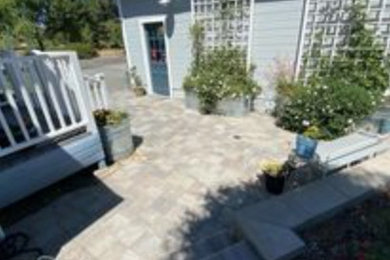 Mid-sized urban front yard concrete paver patio container garden photo in San Francisco with no cover