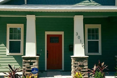 Inspiration for a mid-sized green one-story concrete fiberboard exterior home remodel in Tampa