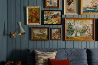 Example of a beach style living room design in Chicago