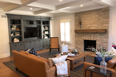 Transitional family room photo in Chicago