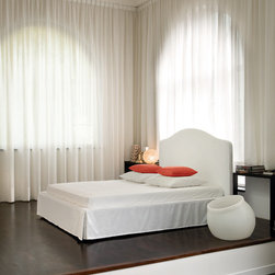 Lip Bed by Bonaldo - Platform Beds