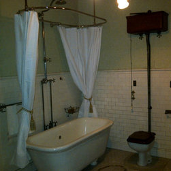 Oval Shower Rod over claw foot tub. - Shower Curtain Rods