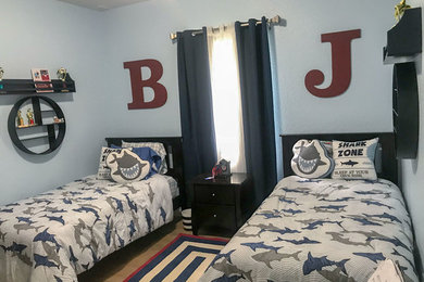 Bedroom - modern bedroom idea in Miami