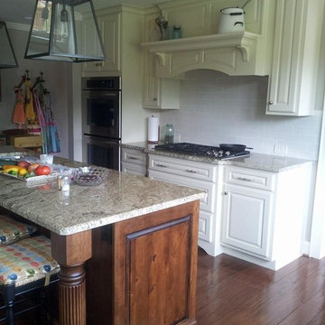 Custom Traditional Kitchen Cabinets