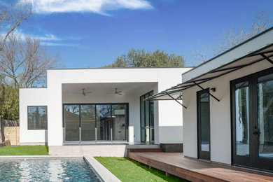 Example of a minimalist home design design in Austin
