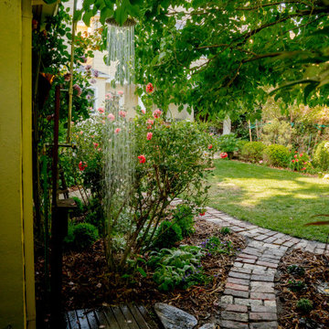 Secluded Simplicity with Outdoor Elegance