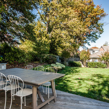 Spacious area for dinning and entertaining with friends and family