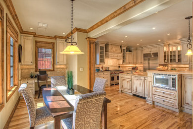 Example of a classic kitchen design in Denver