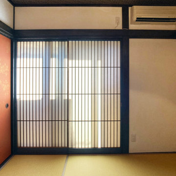 すっきりとした竪繁格子の障子