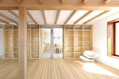Cette image montre une très grande salle de séjour chalet en bois ouverte avec une bibliothèque ou un coin lecture, un mur blanc, un sol en bois brun, un poêle à bois et aucun téléviseur.