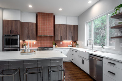 Inspiration for a mid-century modern vinyl floor and brown floor eat-in kitchen remodel in San Francisco with a farmhouse sink, pink backsplash, stainless steel appliances and an island