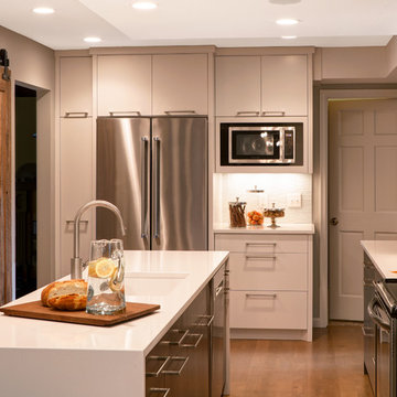 Small Functional Contemporary Kitchen