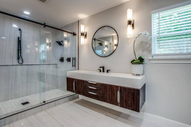 Minimalist bathroom photo in Tampa