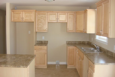 Kitchen - modern kitchen idea in Other