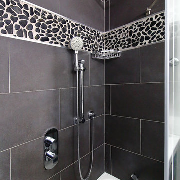 Black & White Pebbled Bath