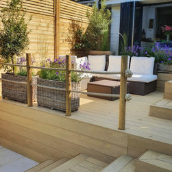 West Wickham Family Garden - Decking Boards & Tiles