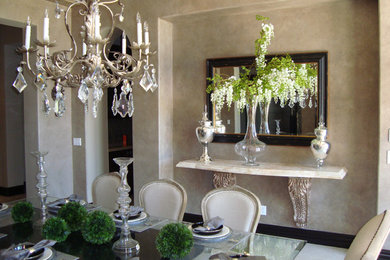 Example of a classic dining room design in Los Angeles