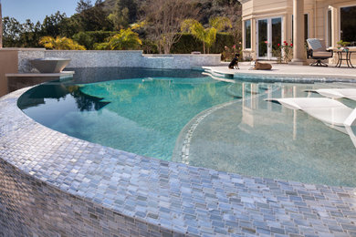 Example of a tuscan pool design in Los Angeles