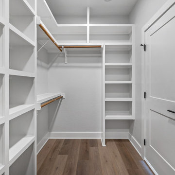 1716 Gonzales