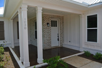 Example of an arts and crafts home design design in Miami