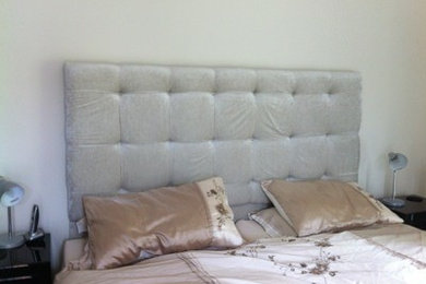 デヴォンにあるコンテンポラリースタイルのおしゃれな寝室のインテリア
