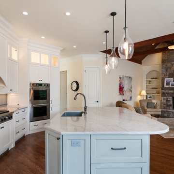 BRIGHT SPACIOUS KITCHEN