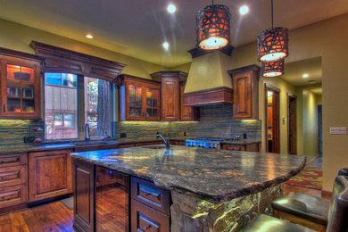 Mountain style kitchen photo in Sacramento