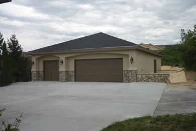 Mid-sized cottage detached four-car garage workshop photo in Denver