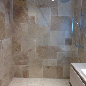 Salle de bains en opus de travertin