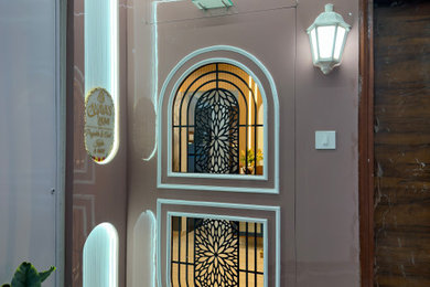 Inspiration for a modern home design remodel in Mumbai