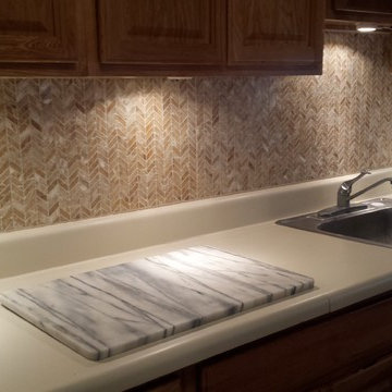 Honey Onyx Backsplash and Table in East Orange