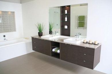 Inspiration for a contemporary bathroom in Melbourne.