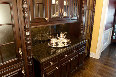 Kitchen - traditional kitchen idea in Cincinnati