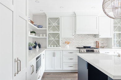 Example of a trendy kitchen design in Toronto